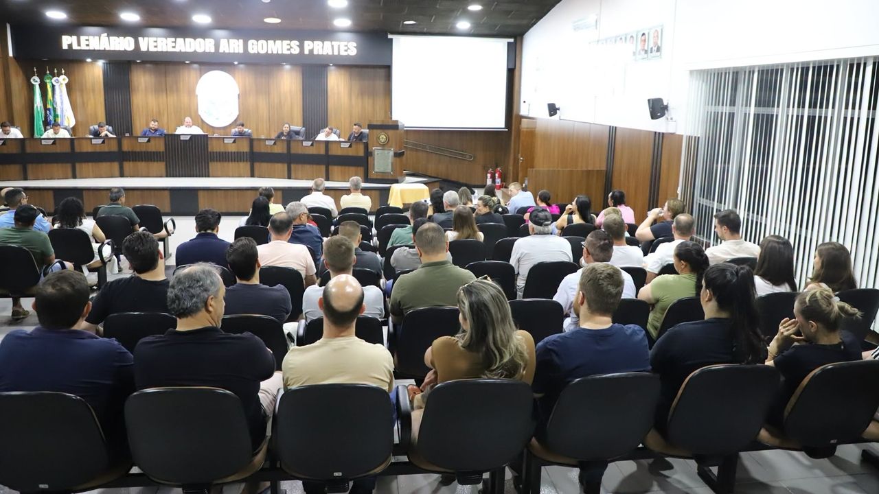 Prefeito e vice-prefeito apresentam programas municipais na Câmara de Itaipulândia