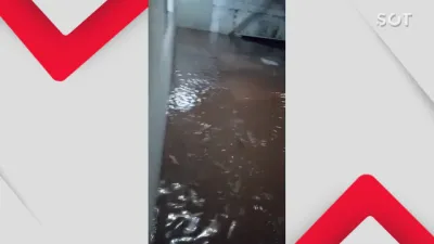 Chuva forte causa alagamentos e danos em casas no Bairros Floresta e Morumbi, em Cascavel