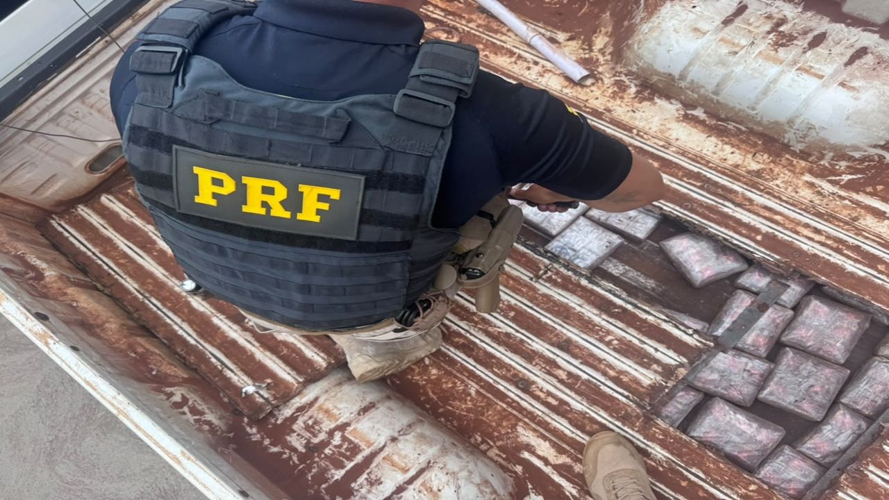 PRF apreende cerca de 76 kg de haxixe oculto em caminhonete na BR-487, em Alto Paraíso