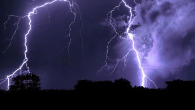 Foz do Iguaçu registra maior número de raios no Paraná durante temporal de terça-feira