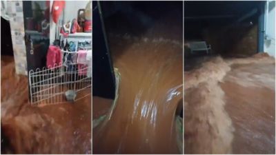 Morador fica desesperado com enxurrada entrando em casa durante temporal no Oeste do Paraná