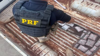 PRF apreende cerca de 76 kg de haxixe oculto em caminhonete na BR-487, em Alto Paraíso