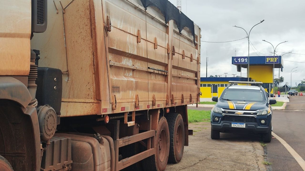 Caminhão com quase 28 toneladas é flagrado com mais que o dobro da carga permitida em Catanduvas