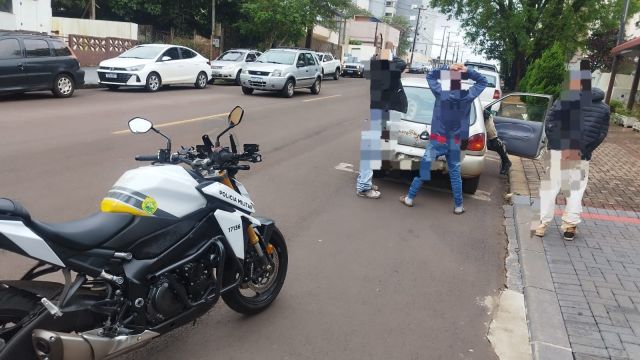 Abordagem da GOTRAN apreende 9 gramas de maconha e recolhe veículo em Cascavel