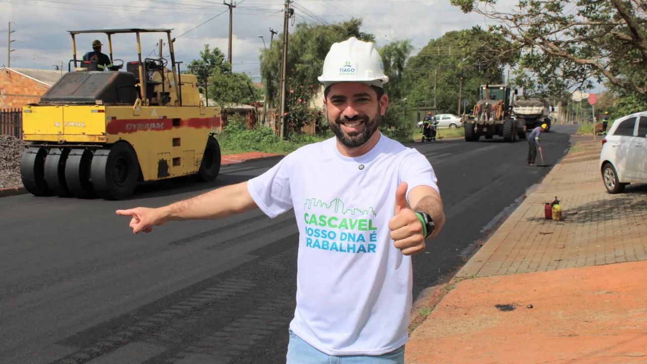 “Nosso DNA é trabalhar”: Prefeito em exercício, Tiago Almeida acompanha início de reperfilamento no bairro Cataratas