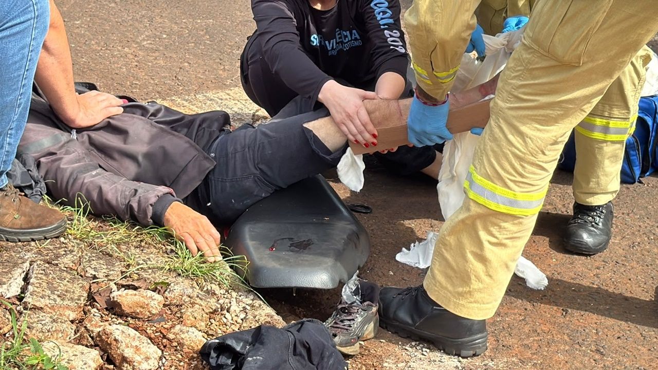Motociclista sofre fratura na perna após colisão com Gol em Cascavel