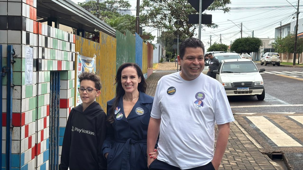 Eleições 2026: Gugu Bueno vota em Cascavel ao lado da família e destaca importância do voto