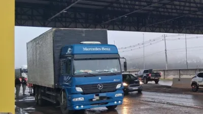 PRF retém caminhão com carga subfaturada na BR-277 em Cascavel
