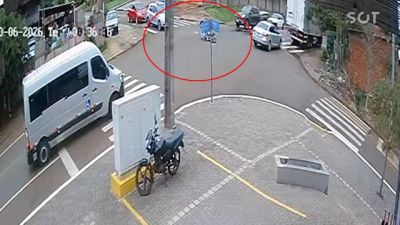 Colisão entre BYD Dolphin Mini e motocicleta deixa jovem ferido no bairro Brasília, em Cascavel