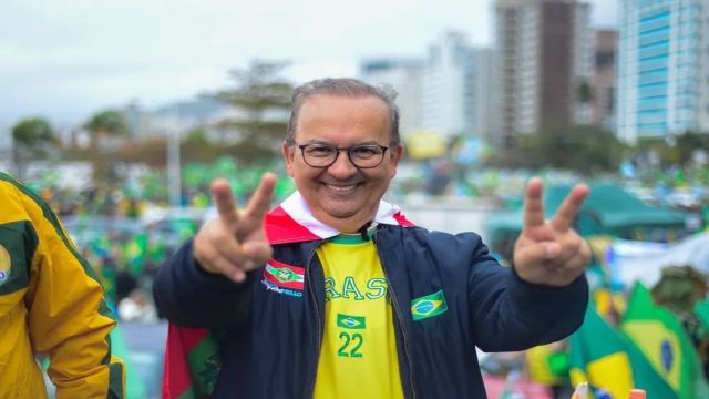 Jorginho Mello é reeleito governador de Santa Catarina com 68,98% dos votos