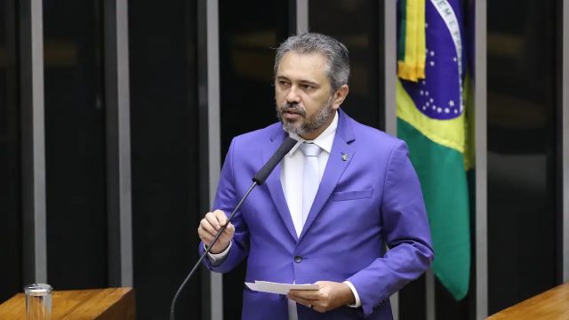 Elmano de Freitas é reeleito governador do Ceará no primeiro turno