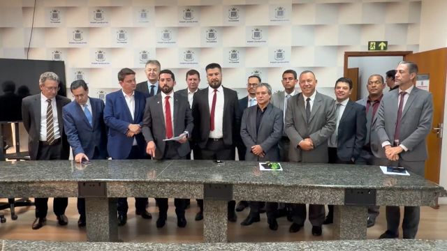 Tiago Almeida protocola chapa de reeleição à Mesa Diretiva da Câmara de Cascavel com apoio da maioria absoluta dos vereadores