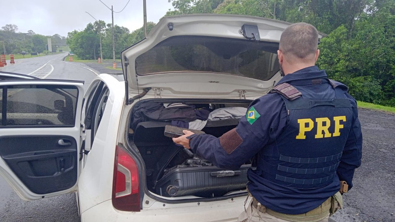 PRF apreende 170 kg de maconha durante abordagem na BR-373 em Ponta Grossa
