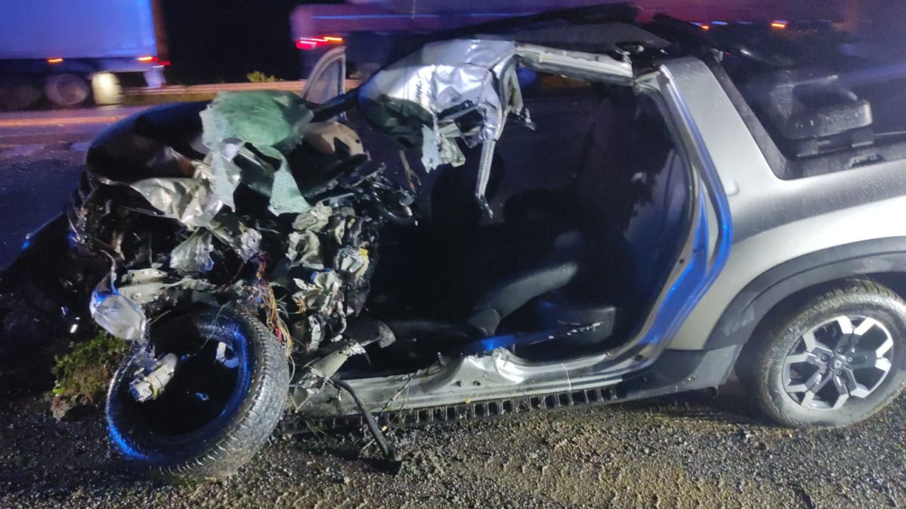 Motorista morre após colisão frontal com caminhão na Rodovia do Xisto, na Lapa