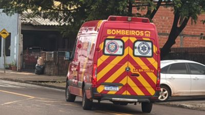 Idosa é atropelada por Gol enquanto atravessava rua em Cascavel
