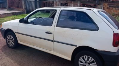 Veículo com alerta de furto é recuperado abandonado em rua de Cascavel