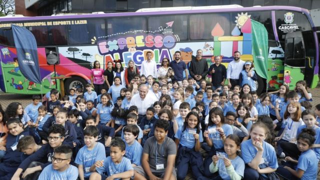 NOVIDADE | Prefeitura lança ônibus Expresso da Alegria e garante diversão da criançada