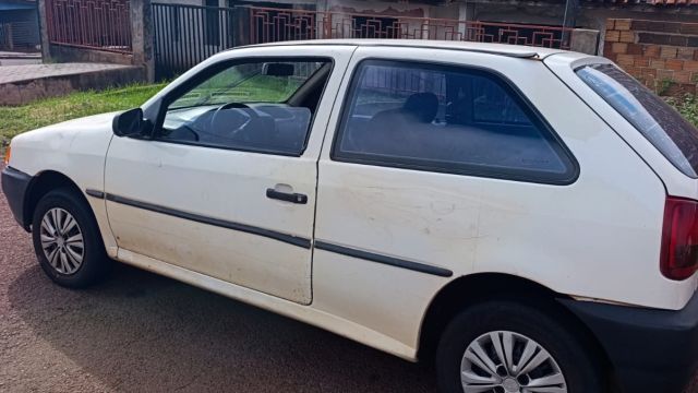 Veículo com alerta de furto é recuperado abandonado em rua de Cascavel
