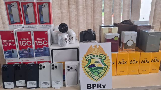 PRv apreende 58 celulares e outros produtos avaliados em R$ 120 mil em ônibus em Goioerê