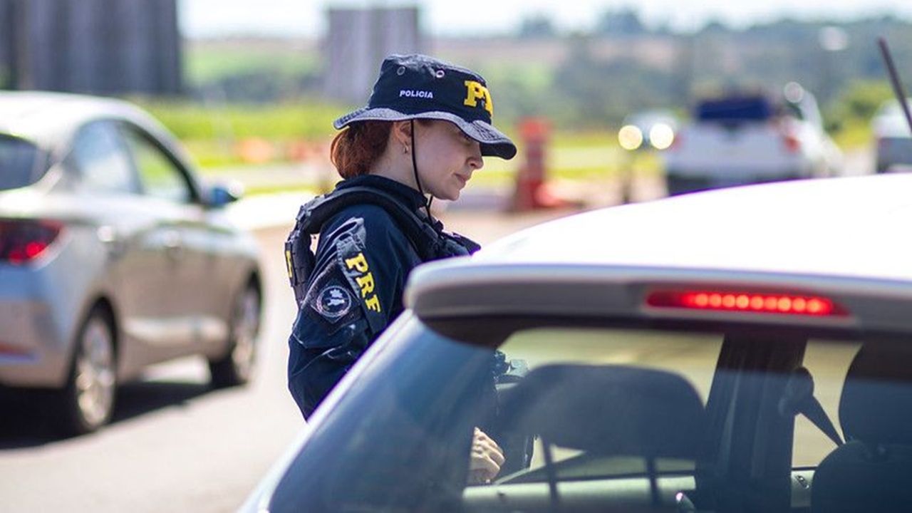 PRF reforça fiscalização nas rodovias federais do Paraná durante feriado de Nossa Senhora Aparecida