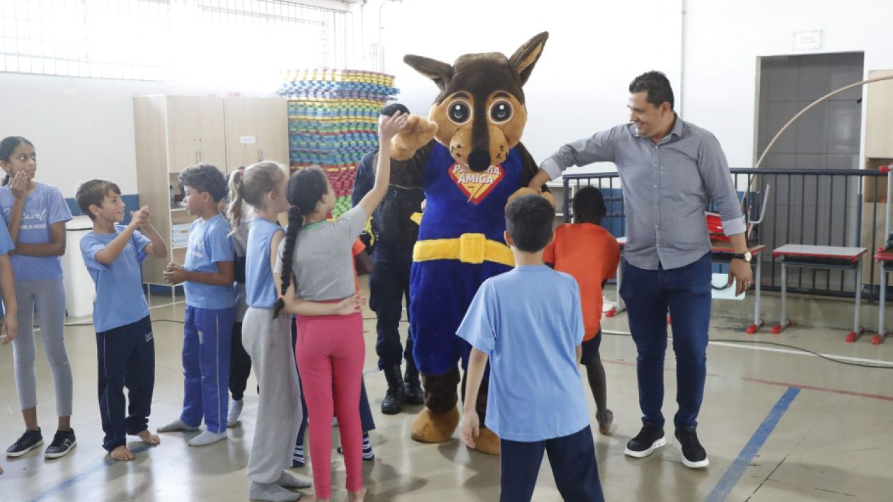 Patrulha Amiga leva diversão e conscientização sobre drogas e álcool a alunos de Cascavel