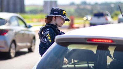 PRF reforça fiscalização nas rodovias federais do Paraná durante feriado de Nossa Senhora Aparecida