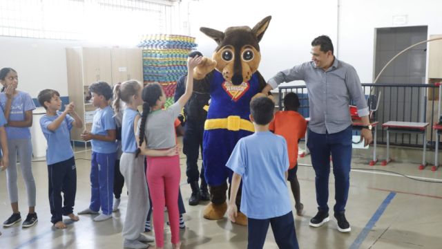 Patrulha Amiga leva diversão e conscientização sobre drogas e álcool a alunos de Cascavel