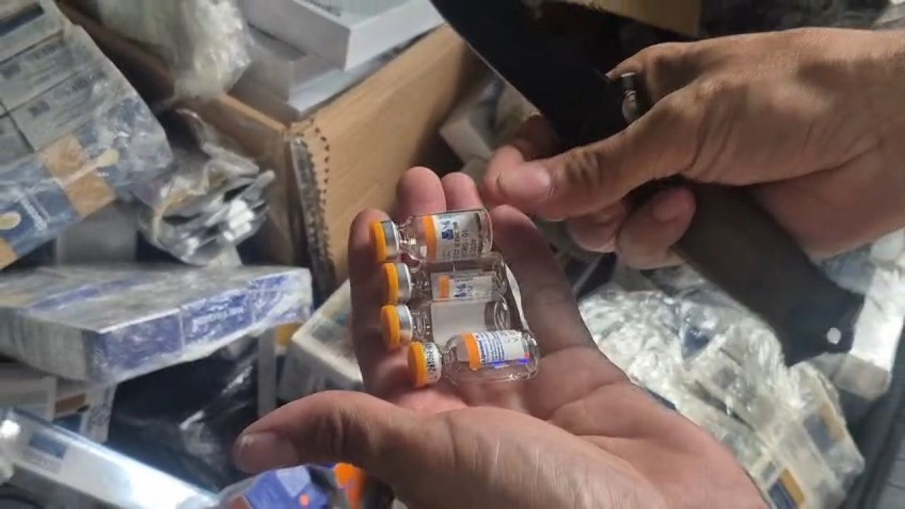 PRF apreende mais de 8 mil unidades de medicamentos e prende homem no Paraná