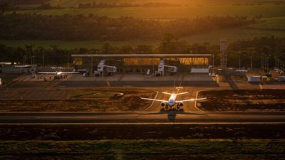 Aeroporto de Cascavel recebe liberação para pouso e decolagem em pista molhada