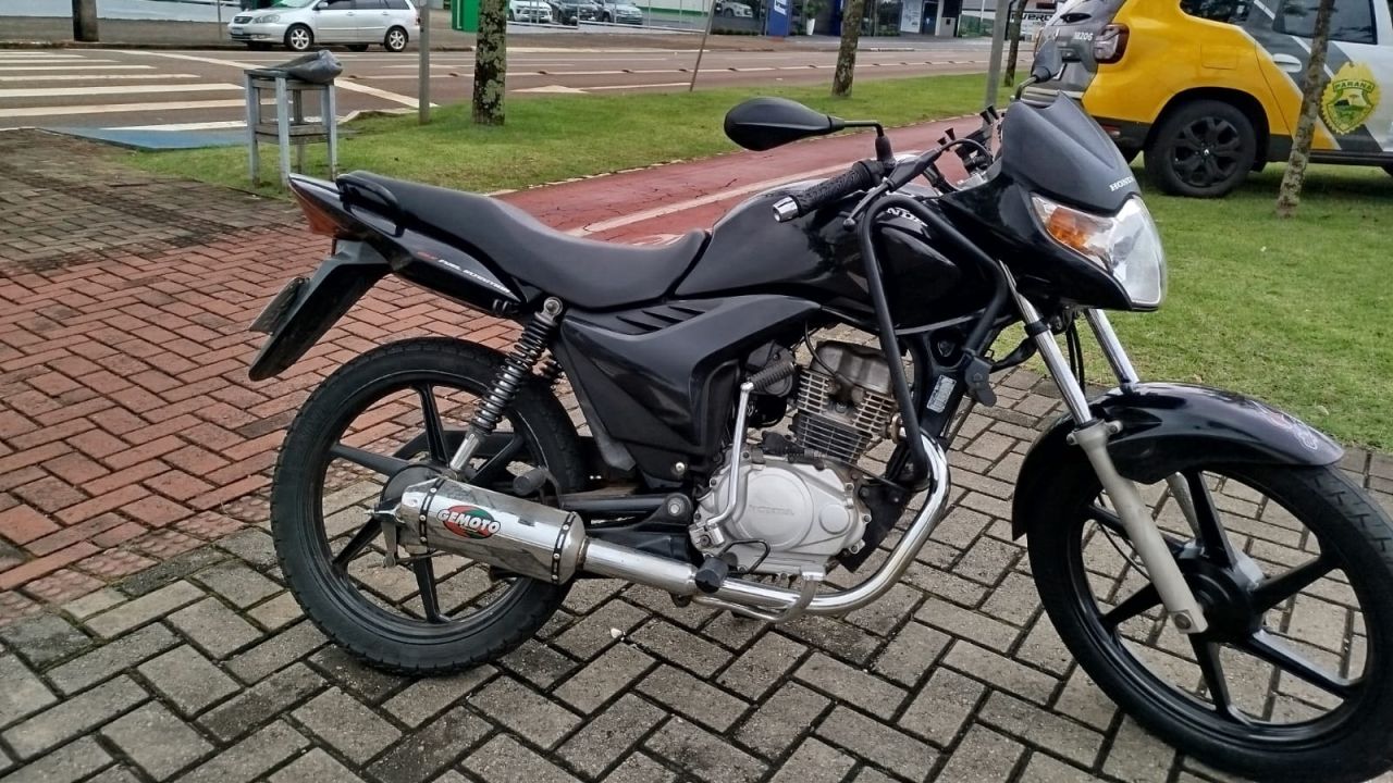 Motocicleta é recolhida após conversão proibida e diversas irregularidades em Cascavel