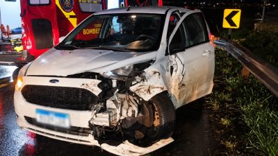 Colisão entre três veículos e atropelamento deixam duas pessoas feridas na BR-277 em Cascavel