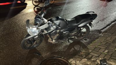 Motociclista fica ferido após batida com carro no Bairro Brasmadeira, em Cascavel