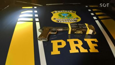 PRF apreende pistola, munições e 320 kg de maconha após perseguição na BR-376
