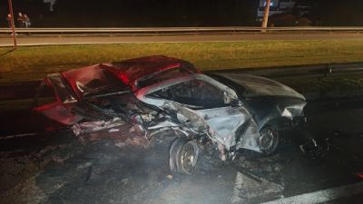 Motorista morre após Gol pegar fogo em colisão traseira na BR-116; motorista do carro causador foi localizado pela PRF