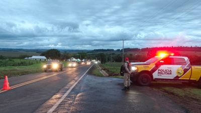 Condutora é presa por embriaguez após quase provocar acidente durante romaria na PR-486 entre Jotaesse e Cascavel
