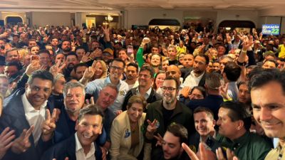 Moro reúne 230 prefeitos e quase 3 mil pessoas em evento pró-Flávio em Curitiba