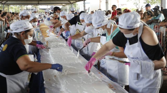 Cascavel comemora aniversário de 75 anos com bolo de 75 metros