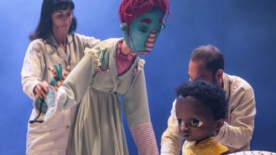 Espetáculo infantil gratuito leva o público ao universo dos sonhos no Teatro Municipal de Cascavel