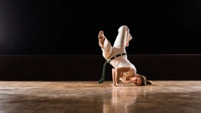 Festival nacional gratuito reúne mestres de capoeira no Teatro Municipal de Cascavel