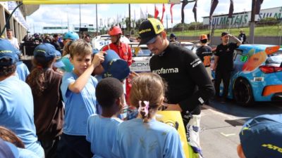 Alunos da rede municipal conhecem de perto os bastidores da Stock Car em Cascavel
