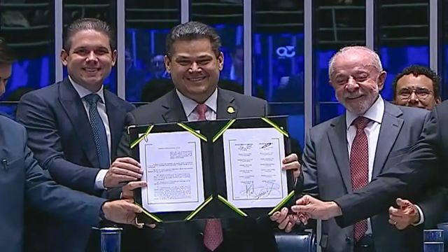 Congresso promulga emenda do fim da 6x1; escala 5x2 começa em 60 dias