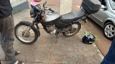 Motociclista fica ferida após colisão com Vectra no Jardim Tarumã em Cascavel