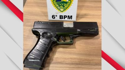 Homem é detido com simulacro de pistola após denúncia no Bairro Cancelli, em Cascavel