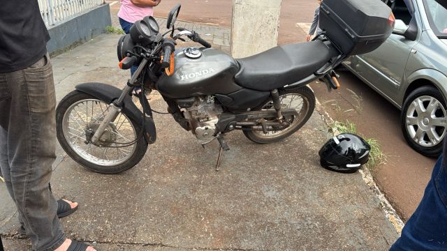 Motociclista fica ferida após colisão com Vectra no Jardim Tarumã em Cascavel