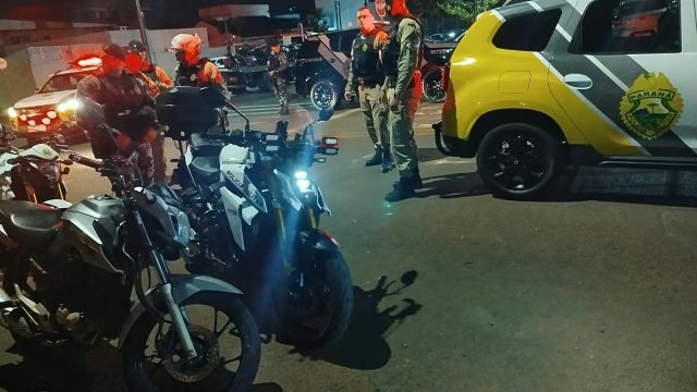 Motociclista é preso após fugir de abordagem e atingir policial, no bairro Santa Cruz, em Cascavel