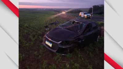 Jovem de 20 anos morre após carro capotar na PR-486, em Brasilândia do Sul
