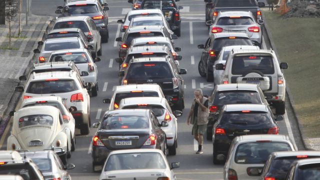 Redução do IPVA e boom dos elétricos: Paraná se aproxima da marca de 9,5 milhões de veículos ativos