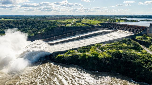 Rio Paraná baixa mais de um metro, mas Itaipu alerta para risco de novas cheias