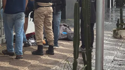 Homem em situação de rua morre após passar mal em calçada no bairro São Cristóvão, em Cascavel