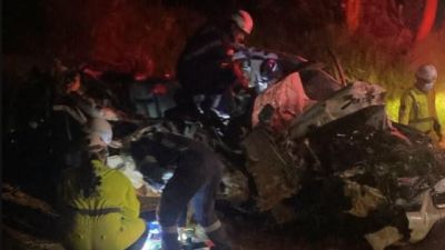Jovem de 20 anos morre após caminhonete bater contra árvore na BR-277, em Cantagalo